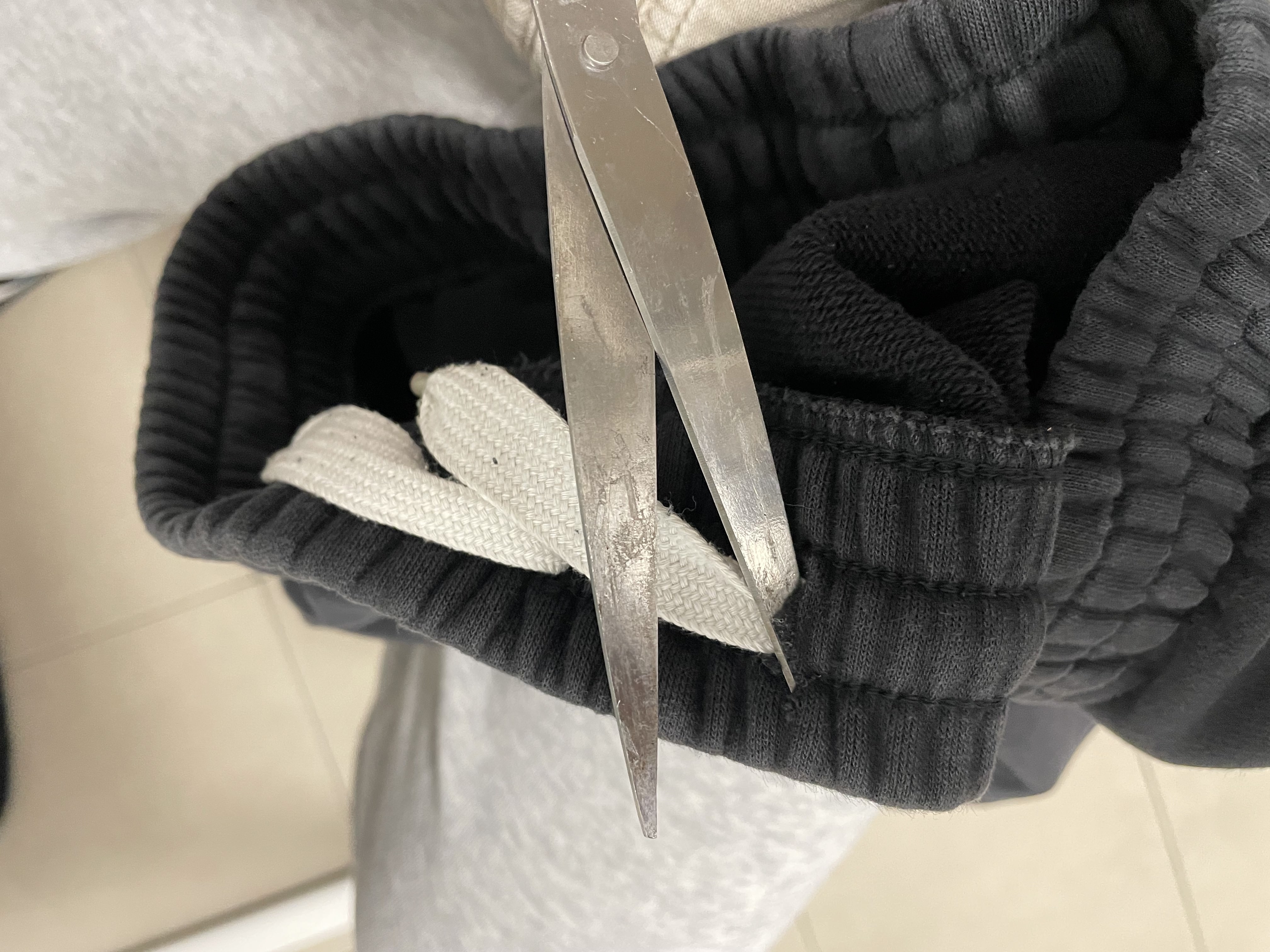 קחו מספריים ותרחיבו את חור הכניסה